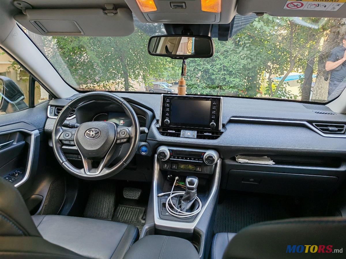 2020' Toyota RAV4 photo #6