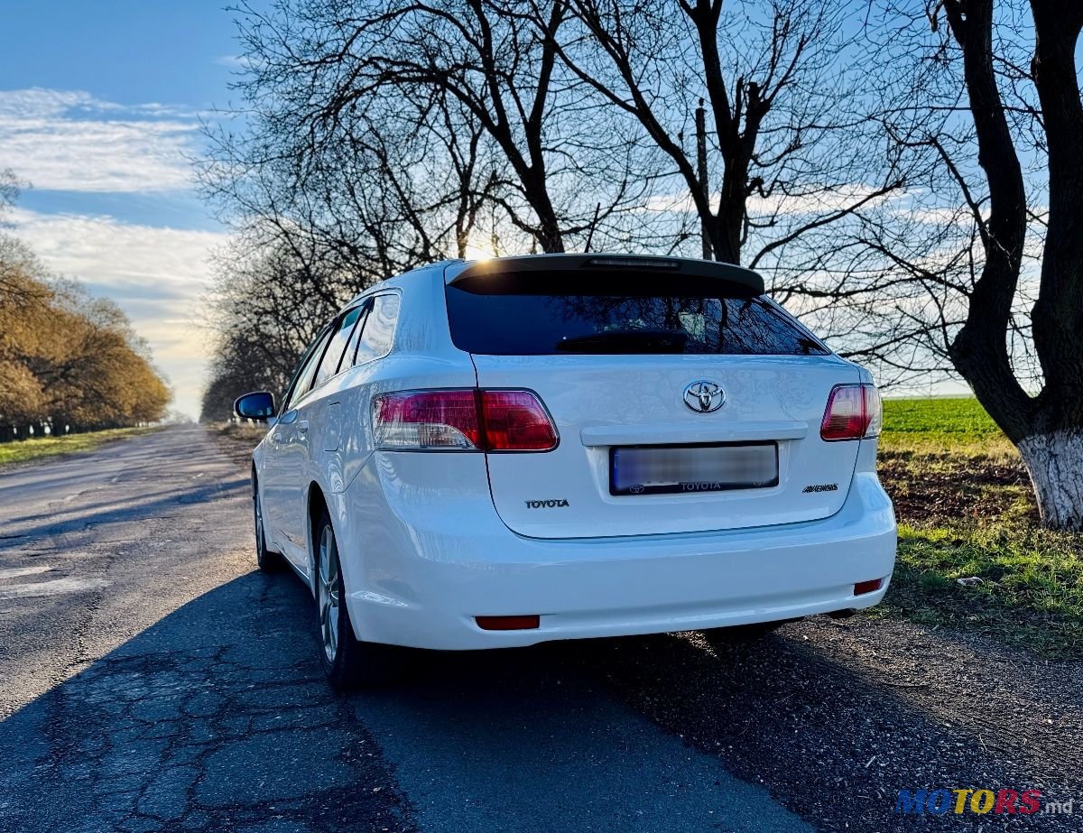 2011' Toyota Avensis photo #2