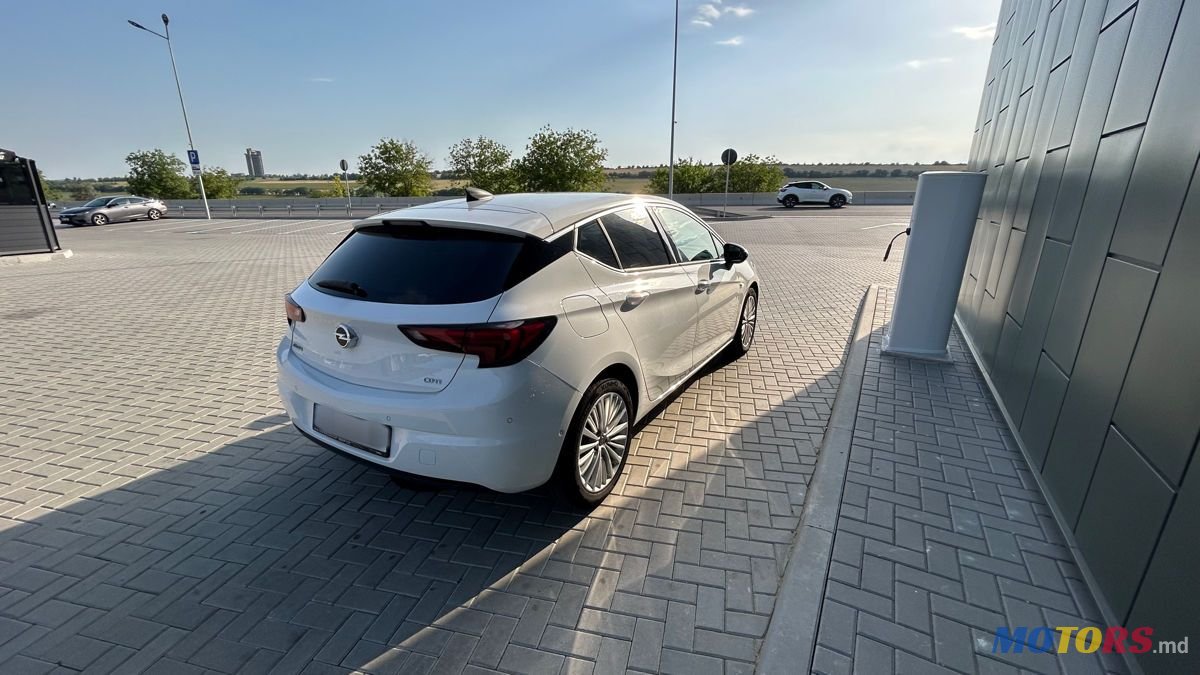 2015' Opel Astra photo #2