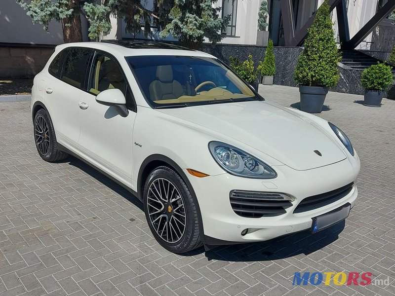 2011' Porsche Cayenne photo #3