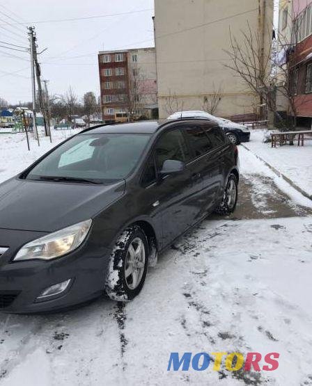 2012' Opel Astra photo #1