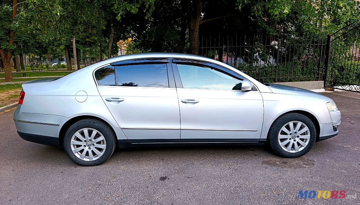 2008' Volkswagen Passat photo #5