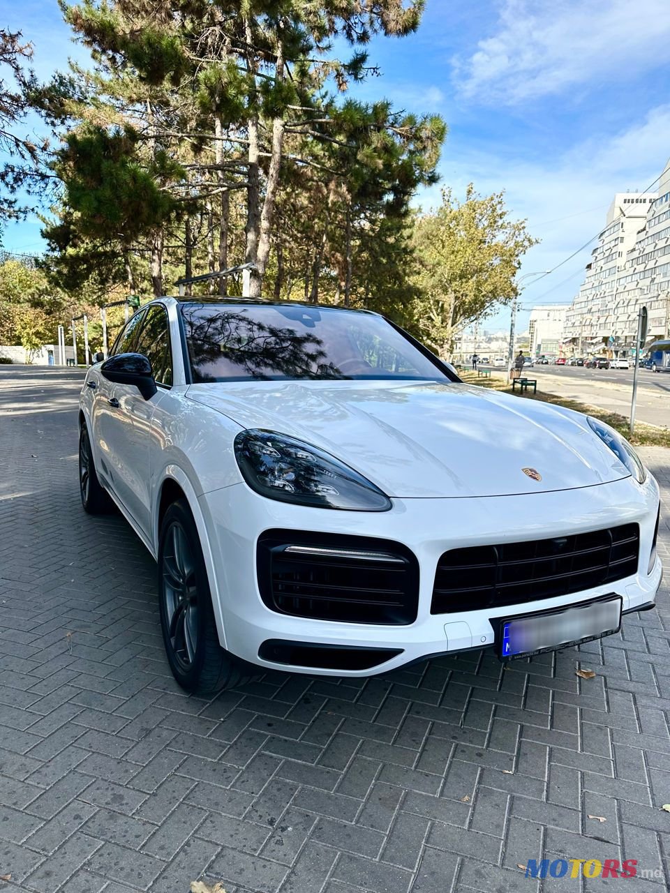 2020' Porsche Cayenne Coupe photo #3