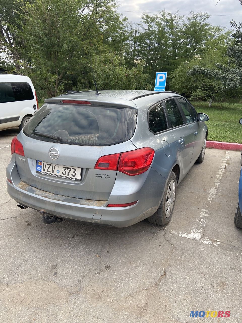 2011' Opel Astra photo #6