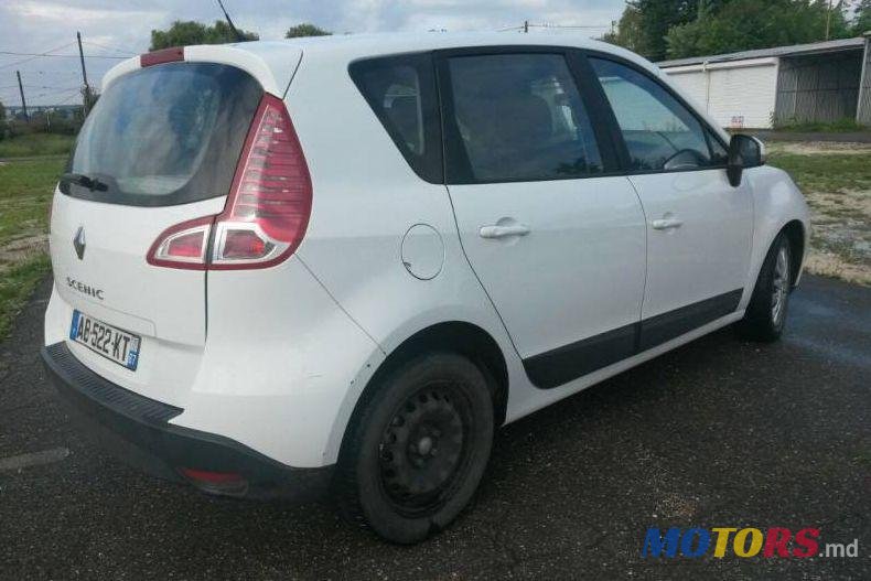 2009' Renault Scenic photo #2