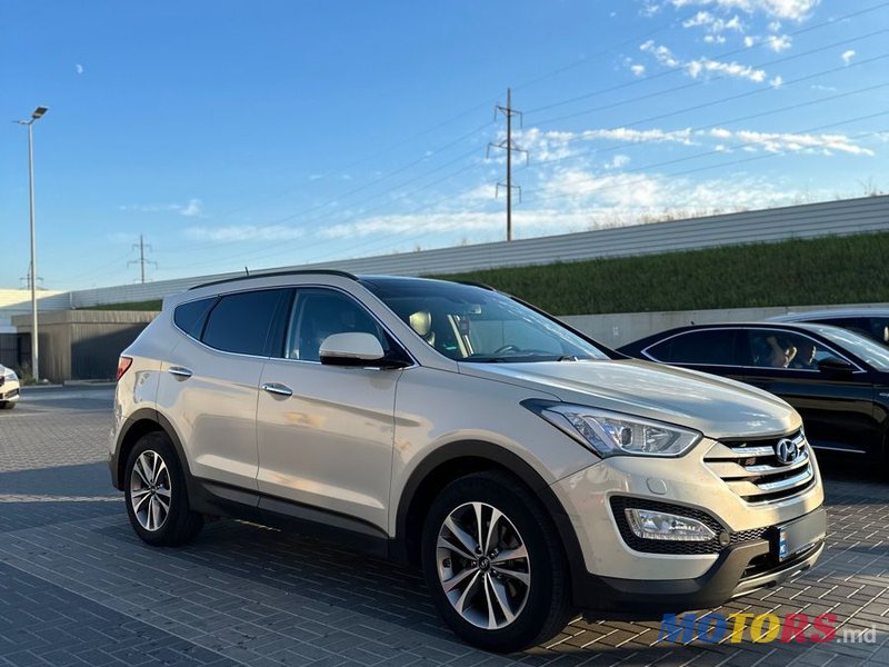 2015' Hyundai Santa Fe photo #2