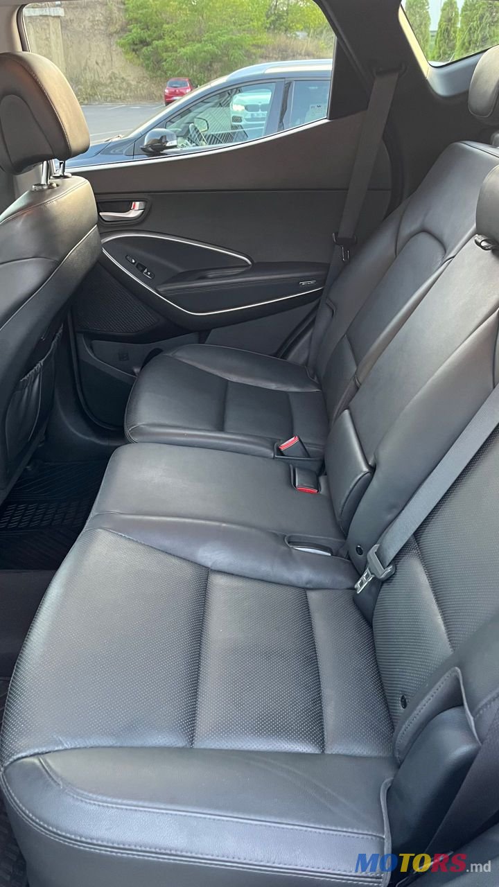 2017' Hyundai Santa Fe photo #4