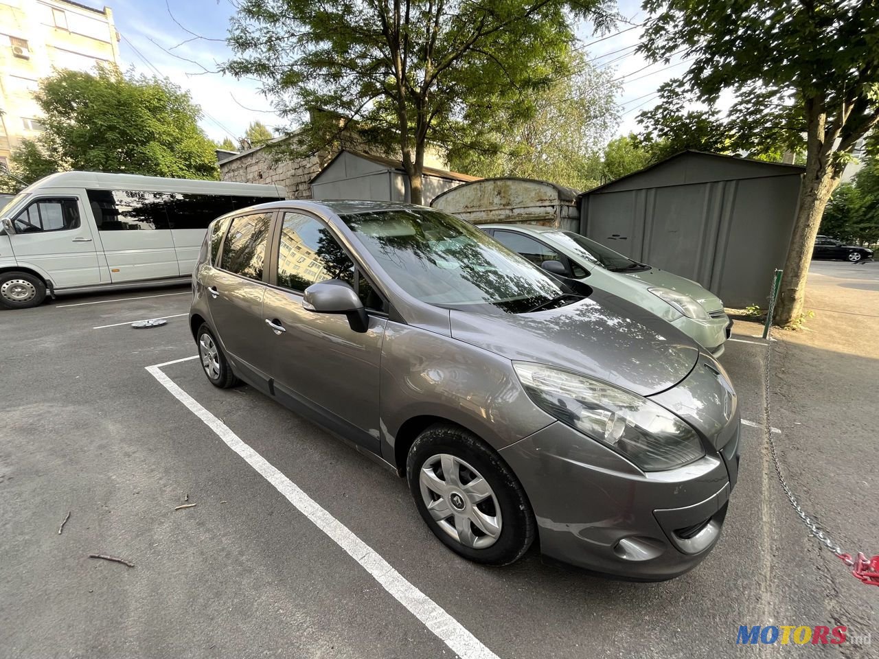 2010' Renault Scenic photo #1