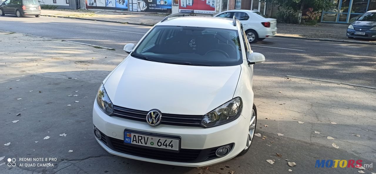 2009' Volkswagen Golf photo #5