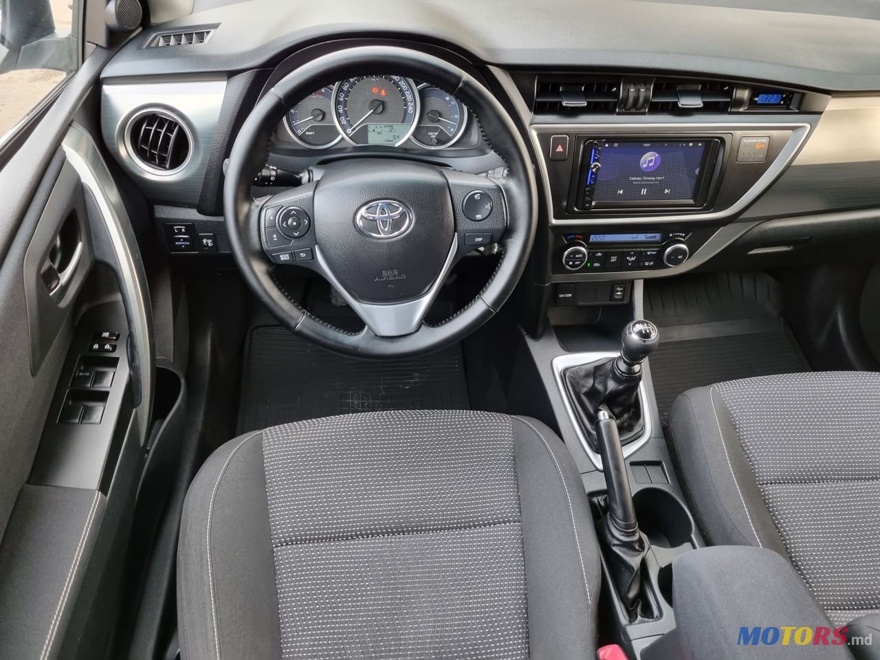 2013' Toyota Auris photo #6