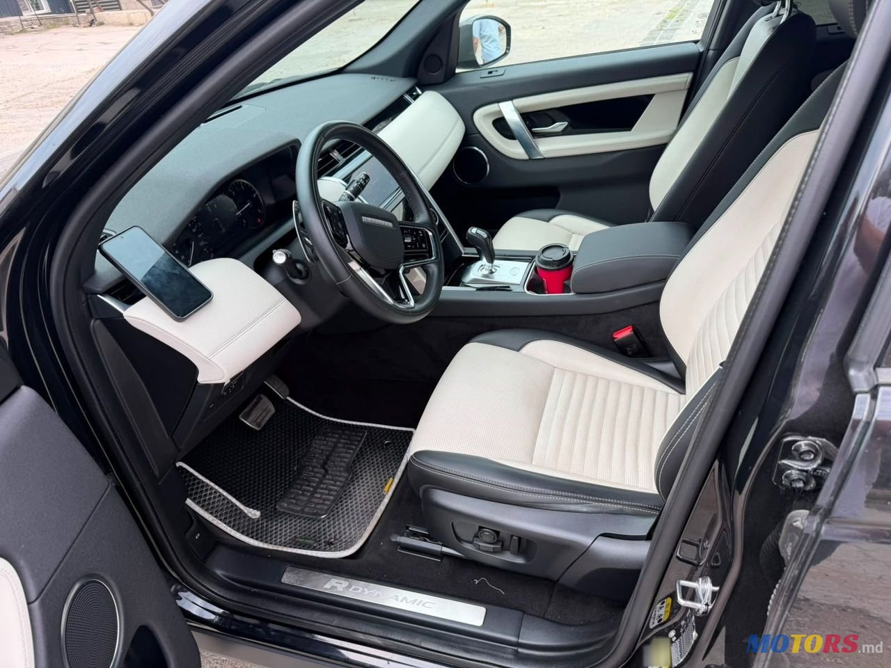 2022' Land Rover Discovery Sport photo #3