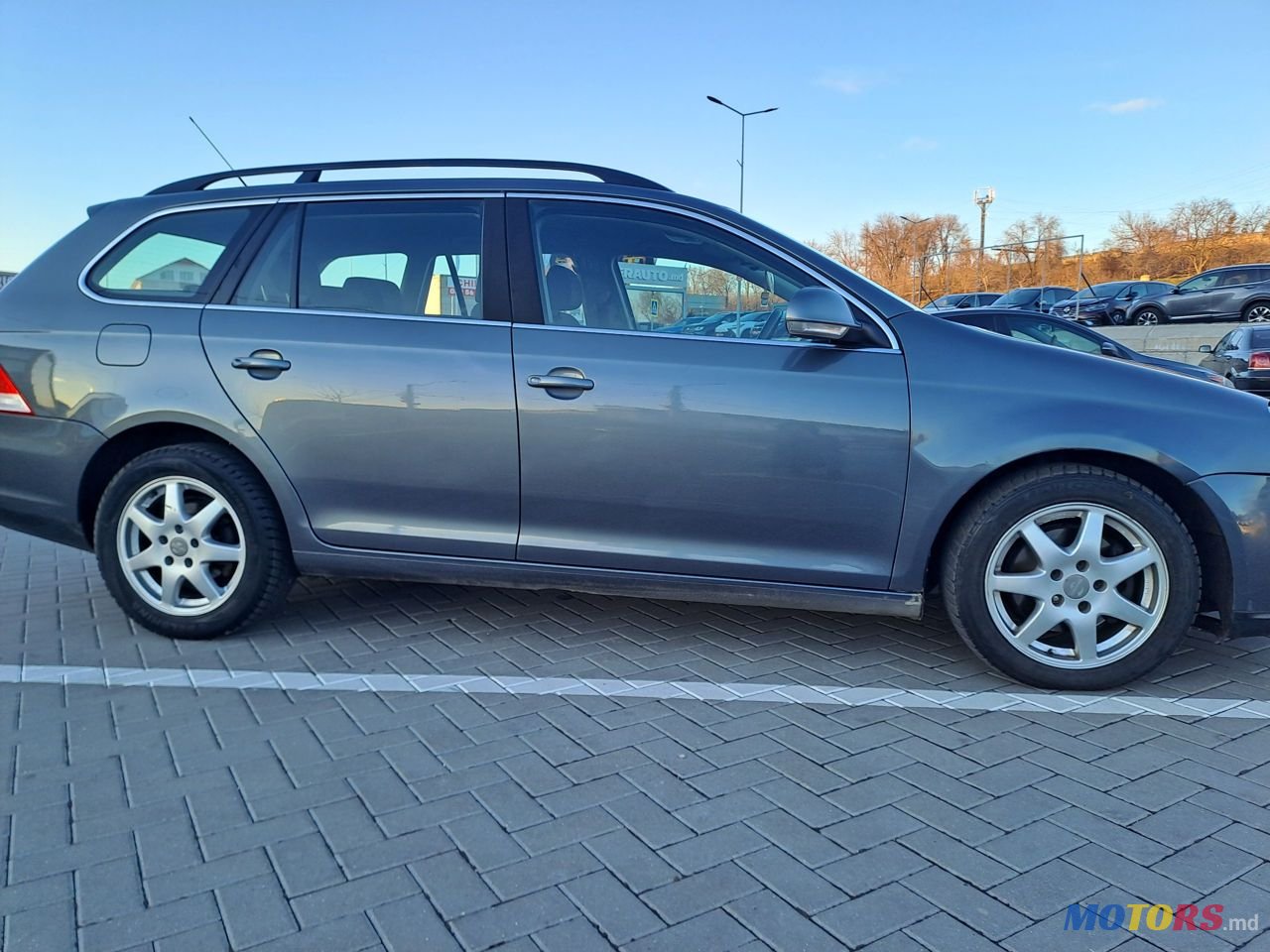 2008' Volkswagen Golf photo #5