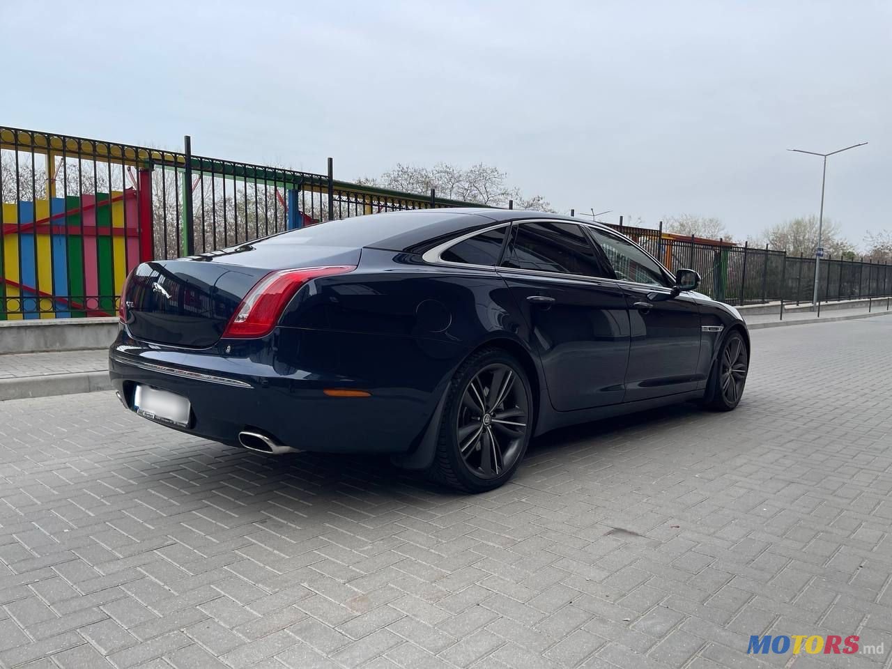 2010' Jaguar XJ photo #3