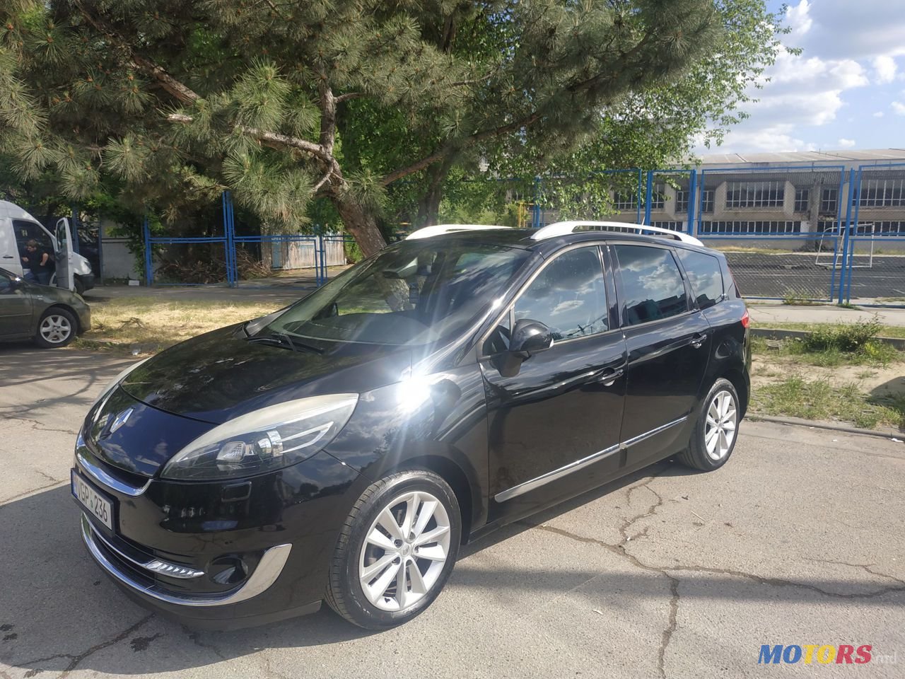 2012' Renault Grand Scenic photo #1