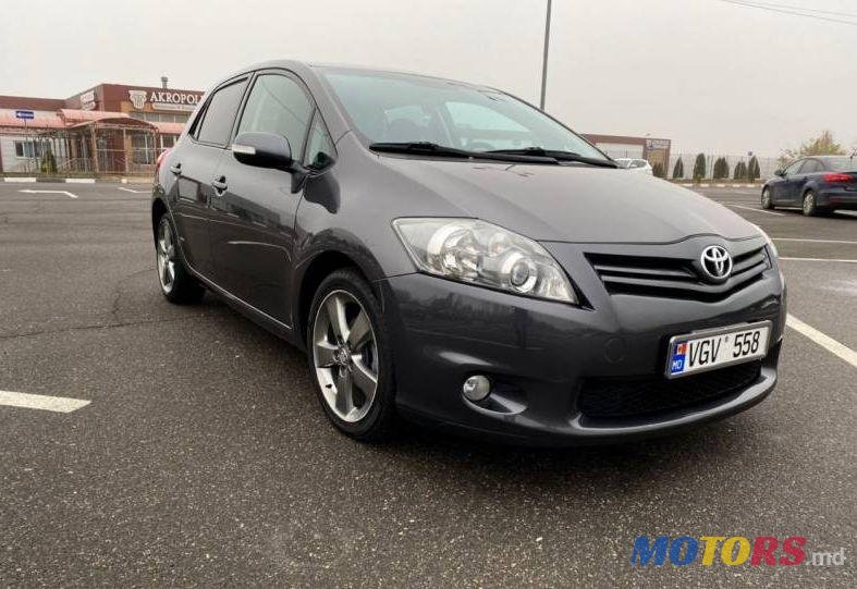 2010' Toyota Auris photo #2