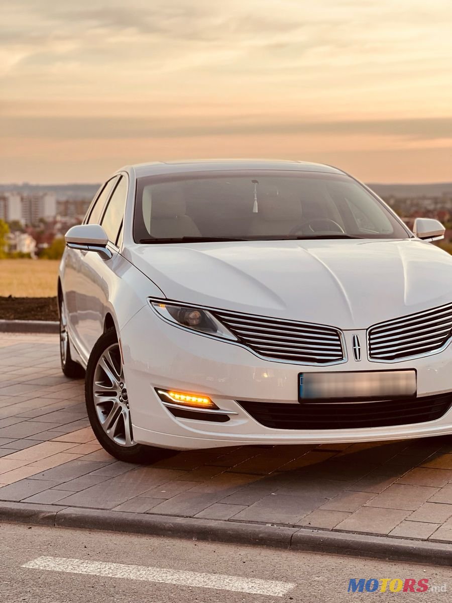 2013' Lincoln MKZ photo #3
