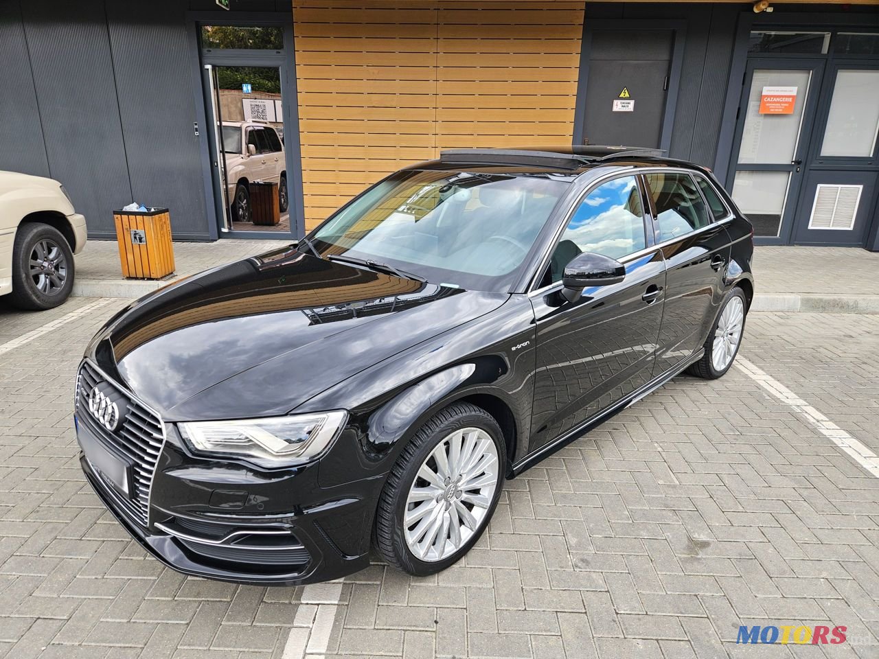 2015' Audi A3 E-Tron photo #3
