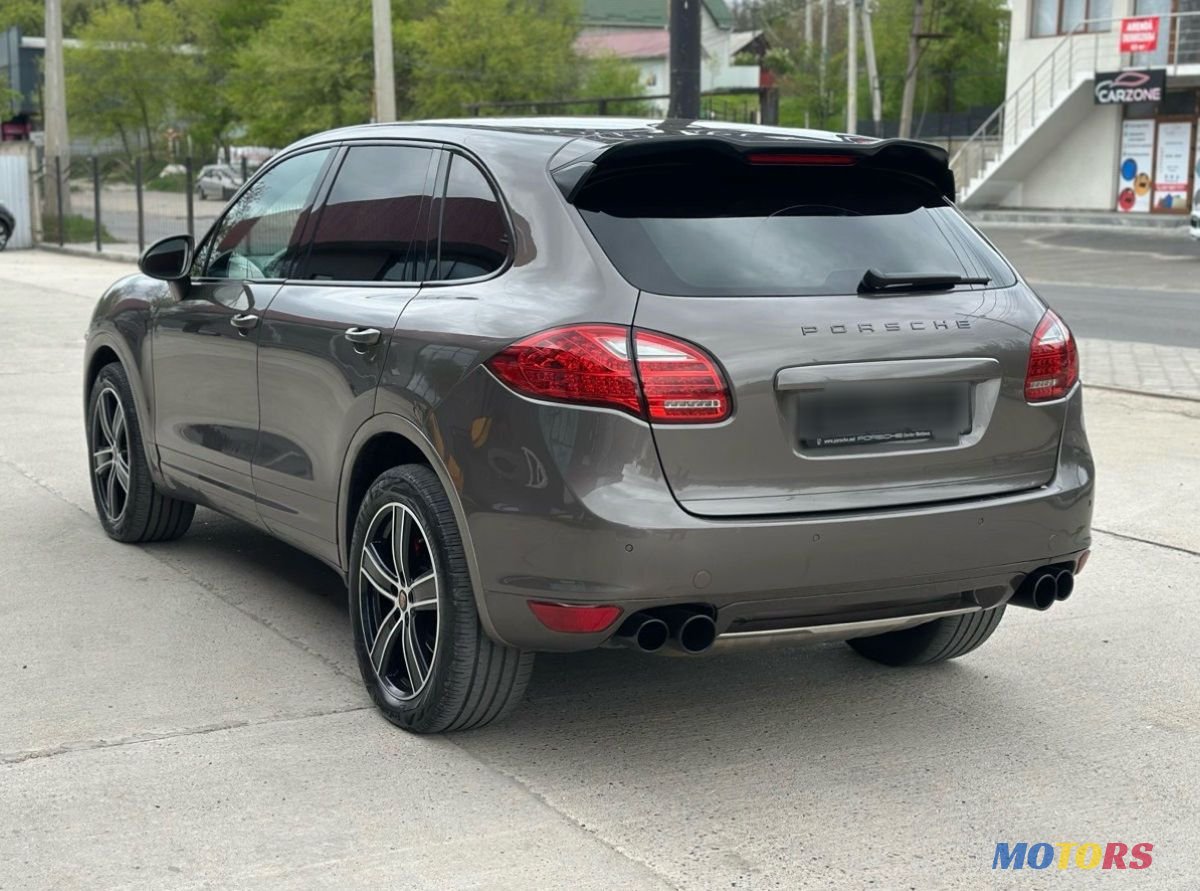 2012' Porsche Cayenne photo #6