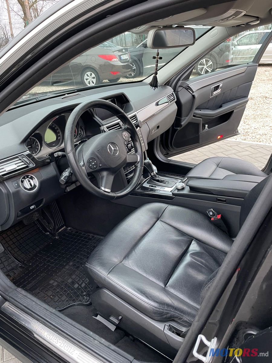 2011' Mercedes-Benz E Класс photo #2