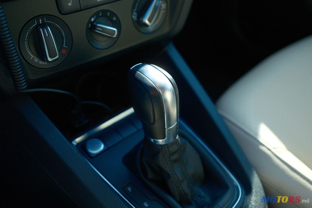 2017' Volkswagen Jetta photo #6