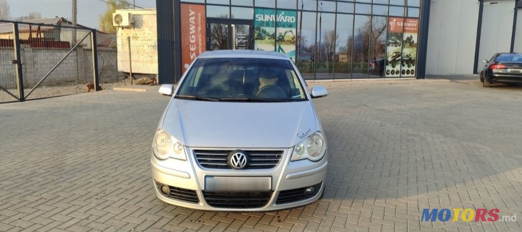 2005' Volkswagen Polo photo #2