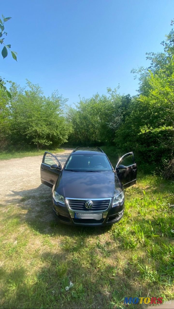 2010' Volkswagen Passat photo #2