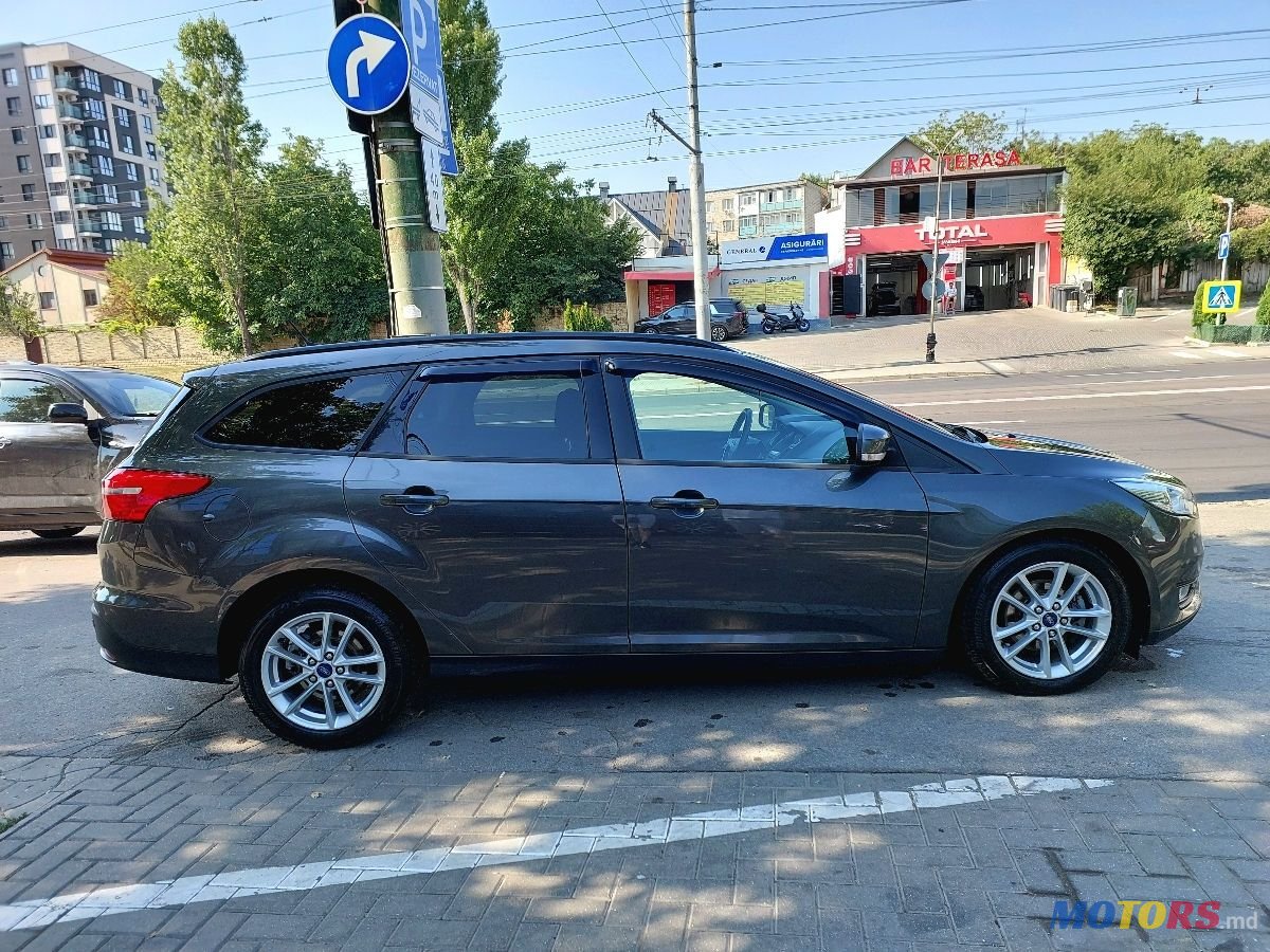 2017' Ford Focus photo #2