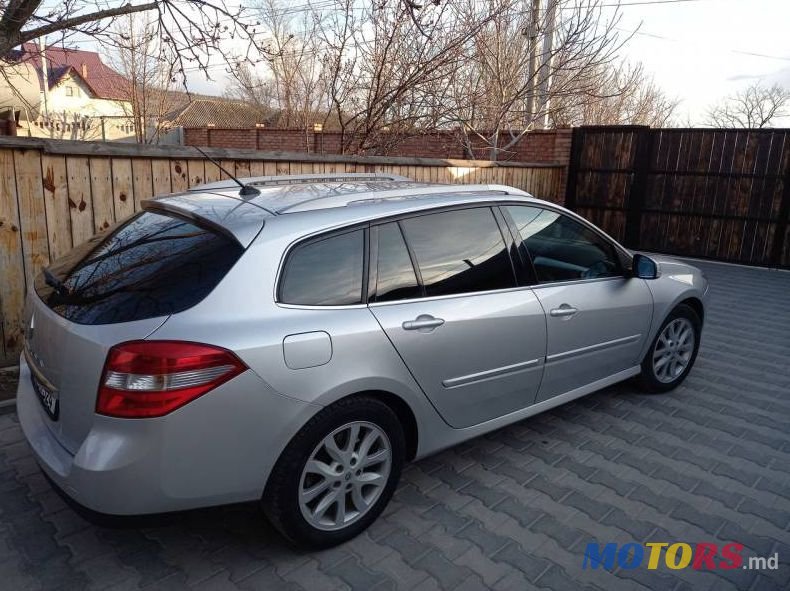 2008' Renault Laguna photo #1