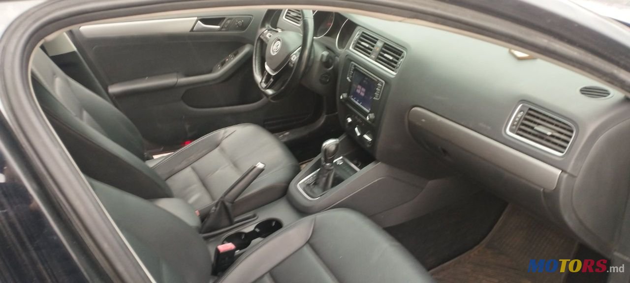 2017' Volkswagen Jetta photo #4