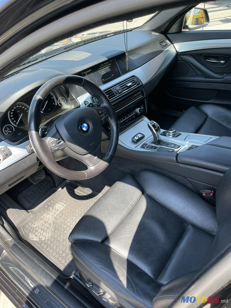 2012' BMW 5 Series photo #6