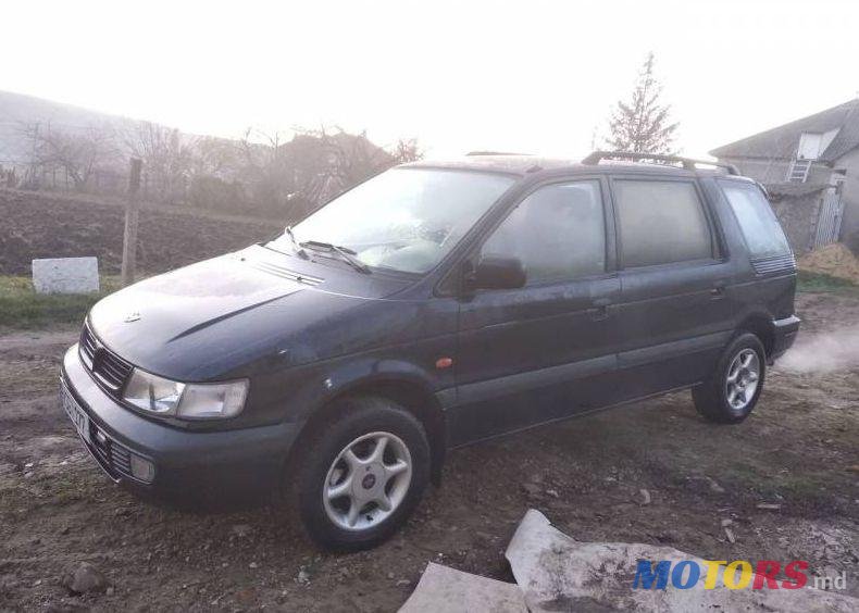 1998' Mitsubishi Space Wagon photo #4