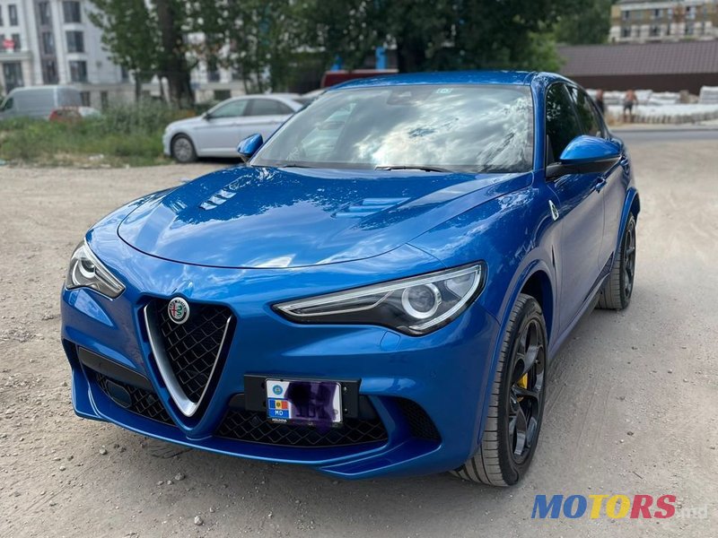 2018' Alfa Romeo Stelvio photo #1