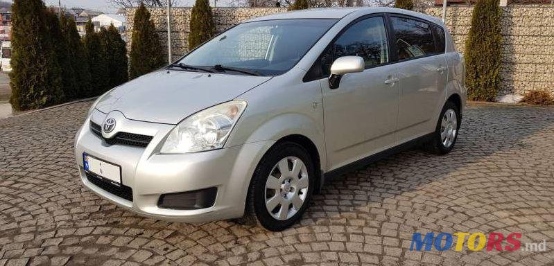 2009' Toyota Corolla Verso photo #1