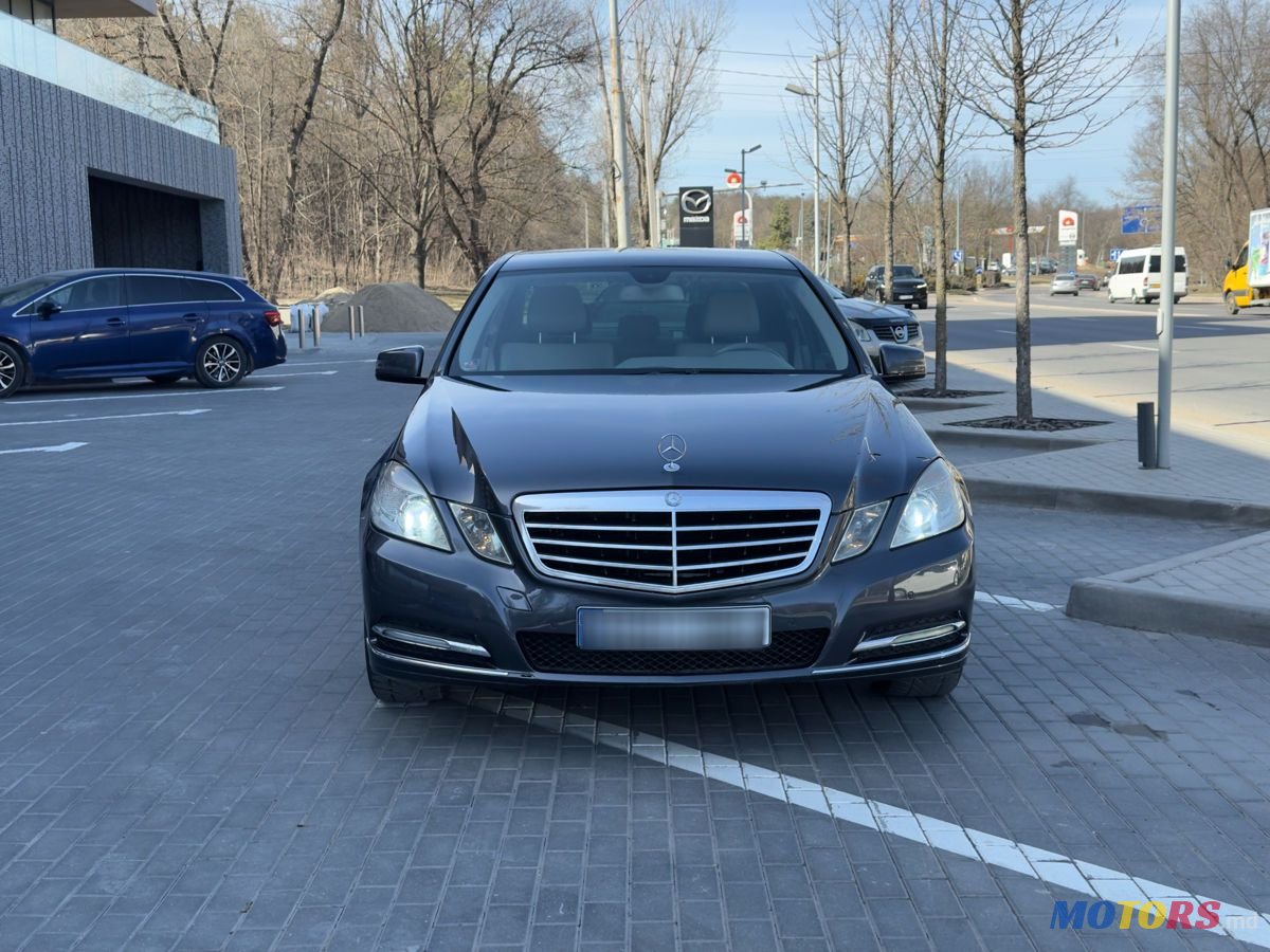 2011' Mercedes-Benz E-Class photo #3