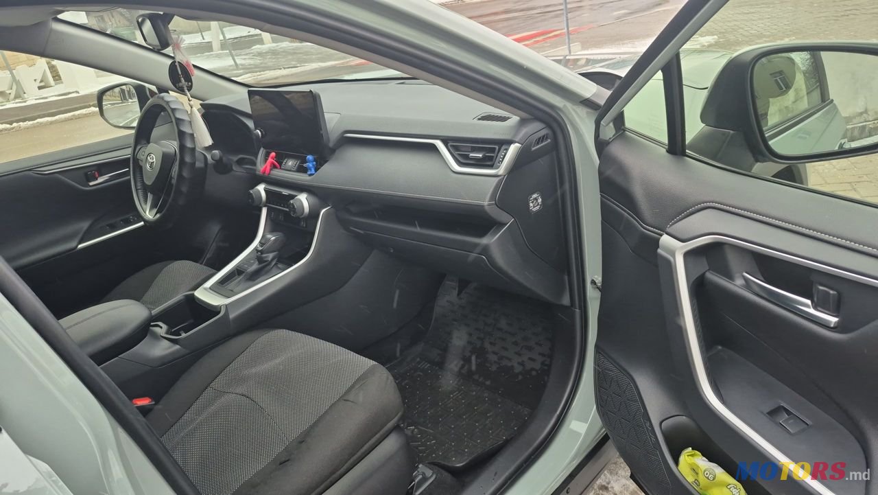 2023' Toyota RAV4 photo #5