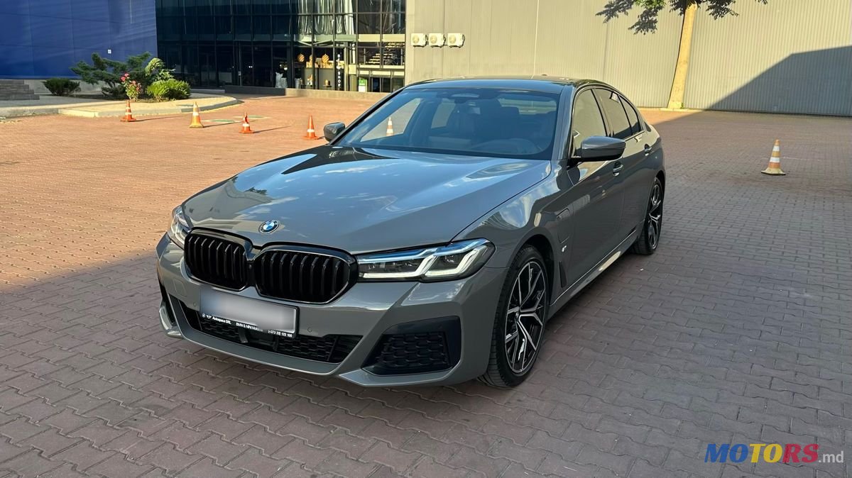2021' BMW 5 Series photo #3