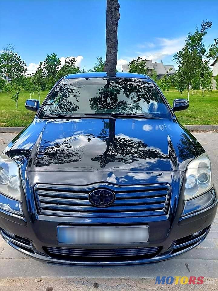 2004' Toyota Avensis photo #2