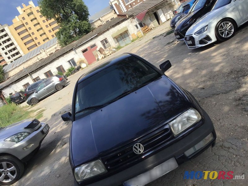 1994' Volkswagen Vento photo #2