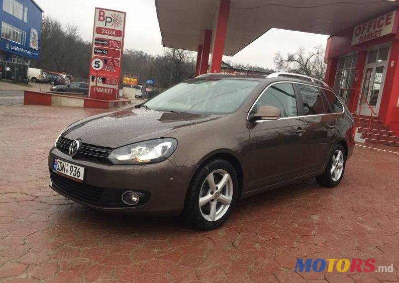 2011' Volkswagen Golf photo #1