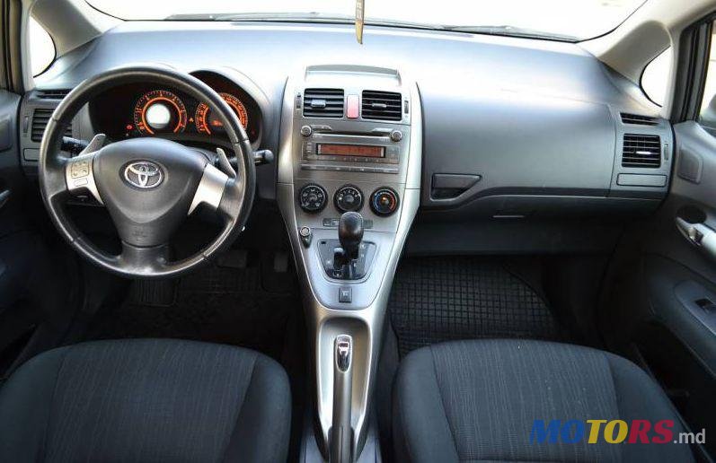 2007' Toyota Auris photo #2