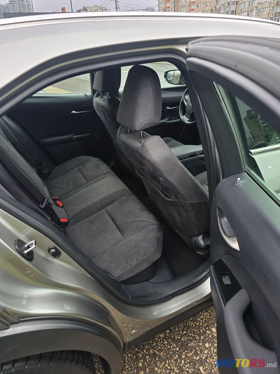 2019' Lexus UX photo #3