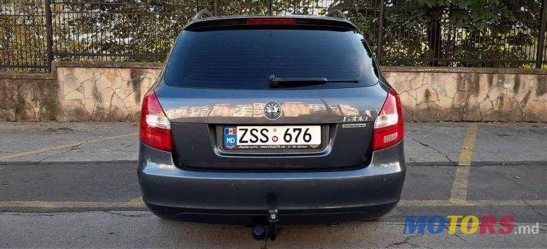 2011' Skoda Fabia photo #3