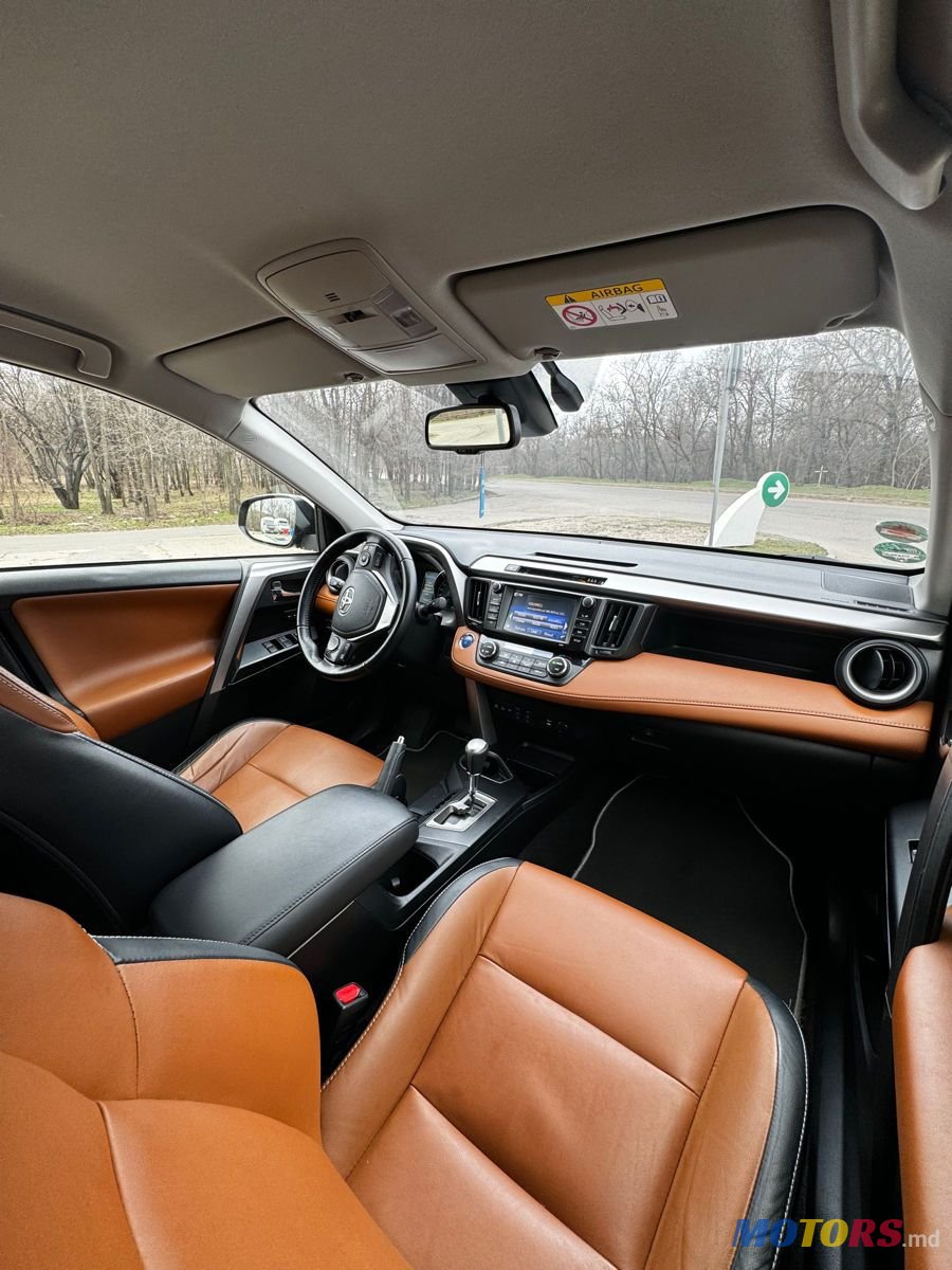 2016' Toyota RAV4 photo #5