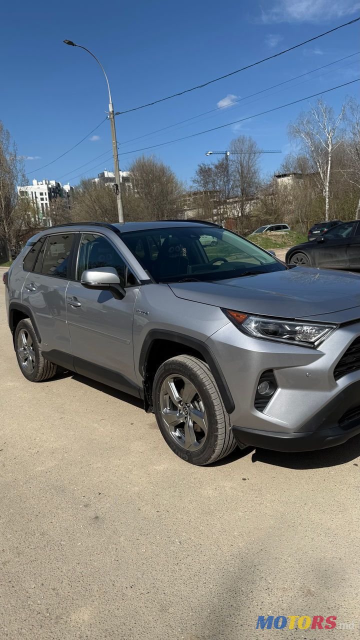 2021' Toyota RAV4 photo #4