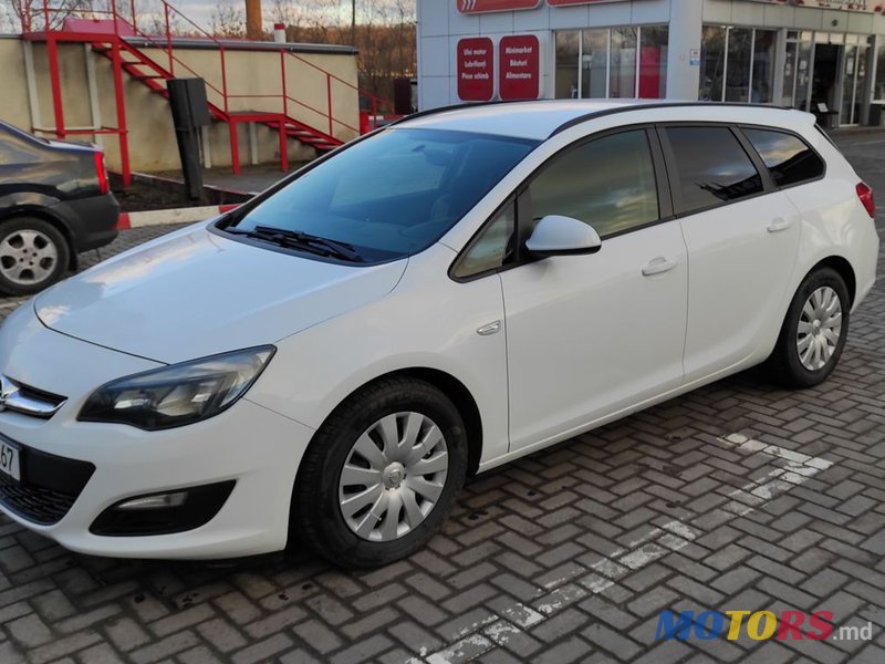 2013' Opel Astra photo #3