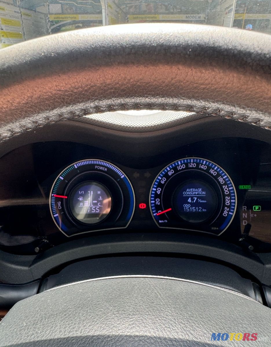 2011' Toyota Auris photo #2