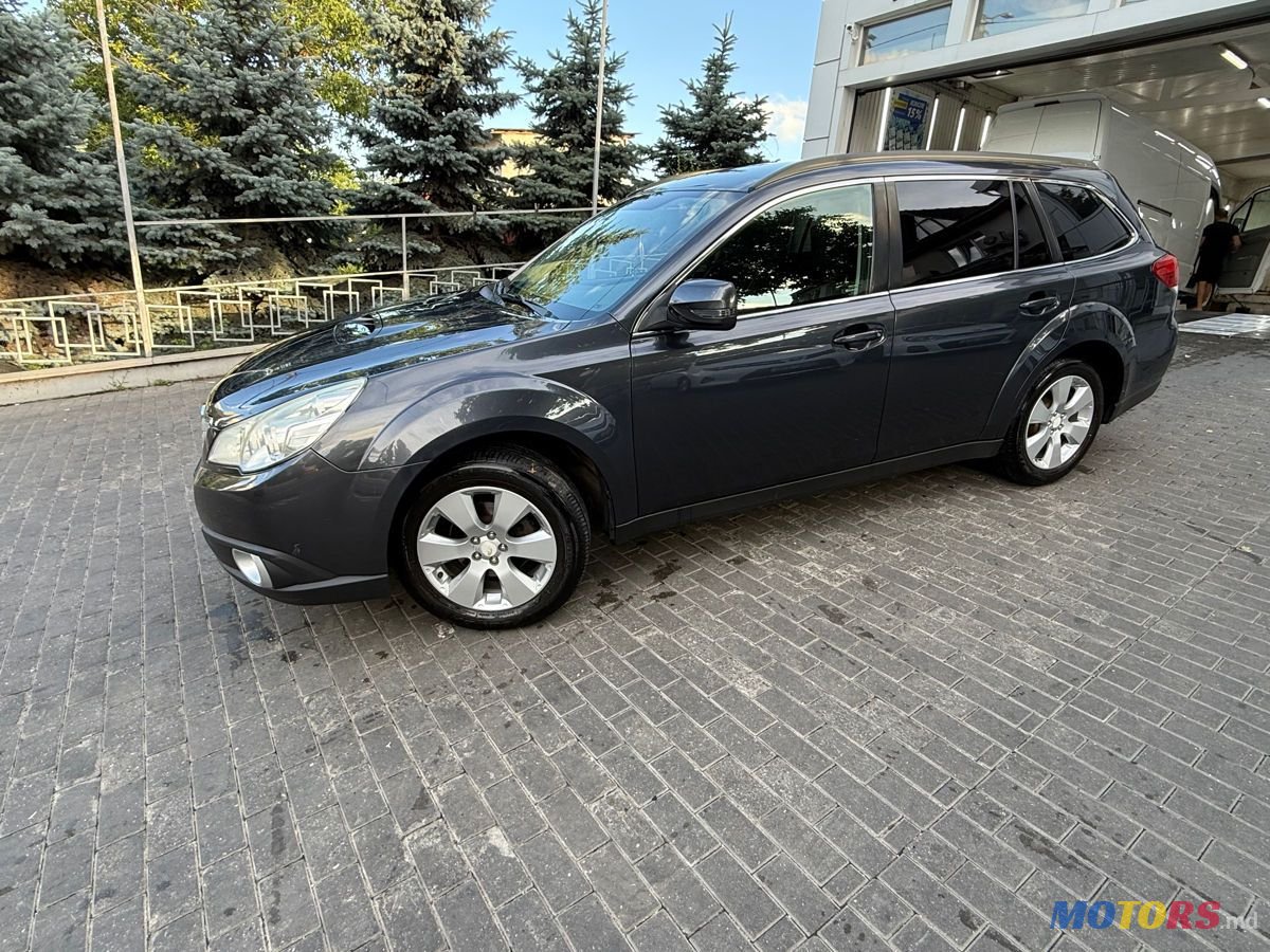 2011' Subaru Outback photo #3