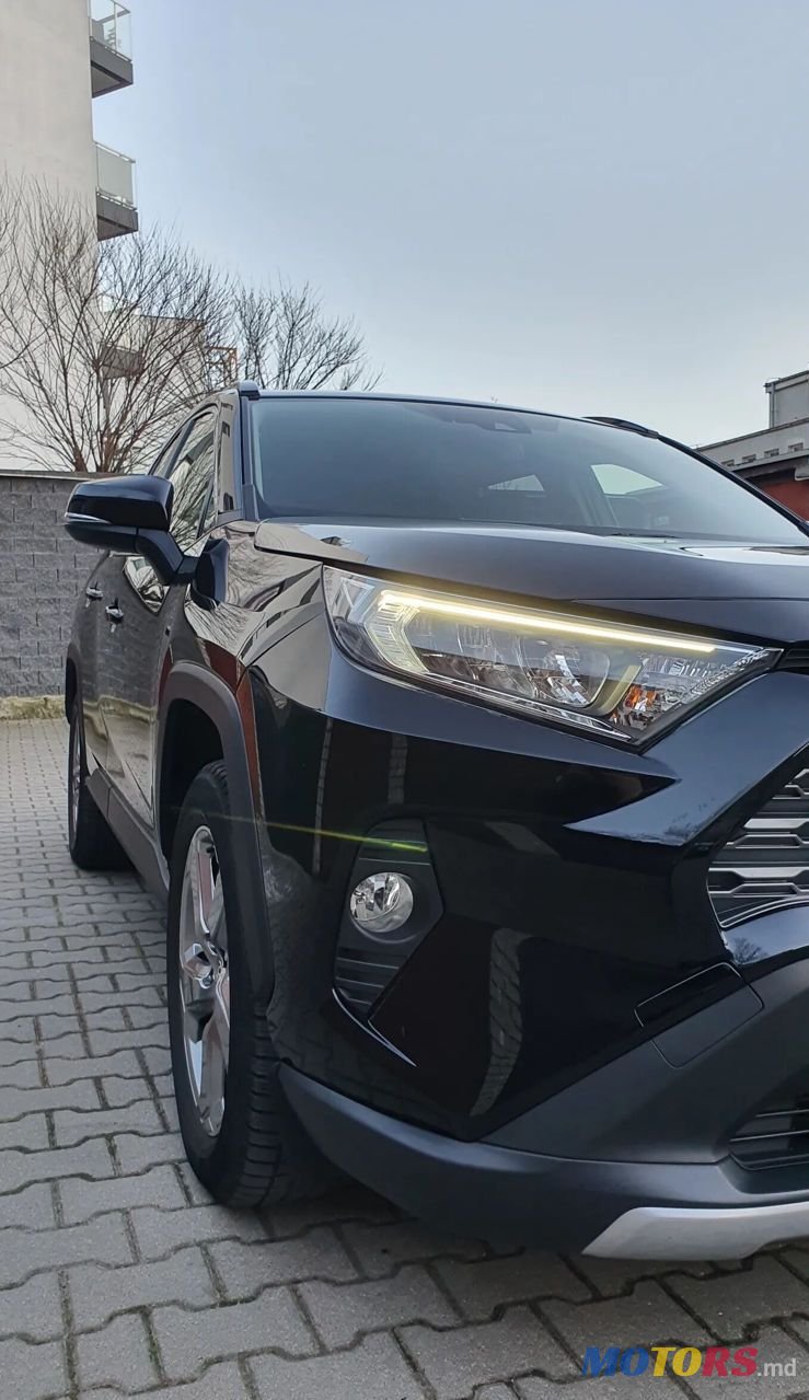 2019' Toyota RAV4 photo #6
