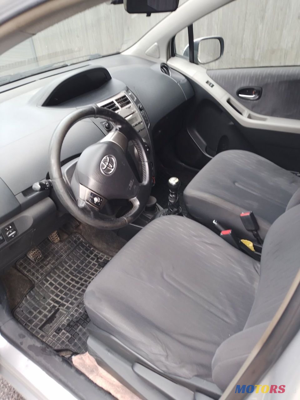 2009' Toyota Yaris photo #6