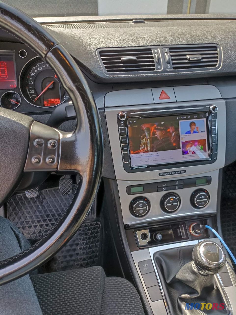 2005' Volkswagen Passat photo #3